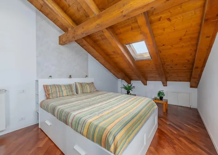 Homey Grandeur - Spacious With Terrace & Wi-fi