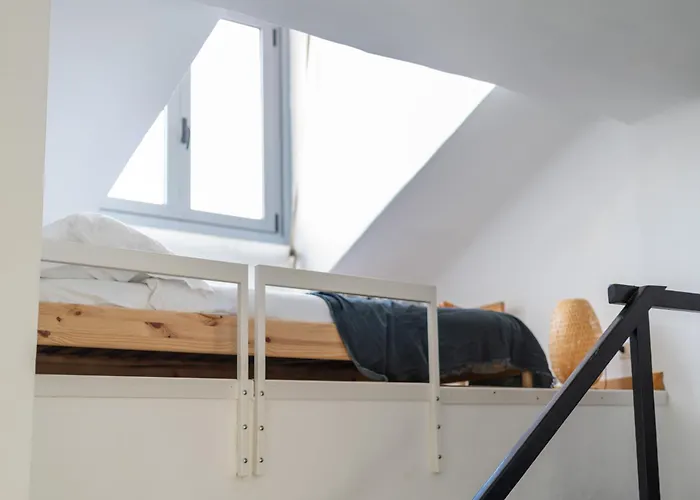 Skyline View Loft - Chinatown & Garibaldi * 米兰