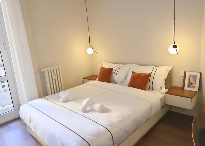 דירה Designer Apartment, Entire Home, 2 Bathrooms, For Families, Groups מילאנו