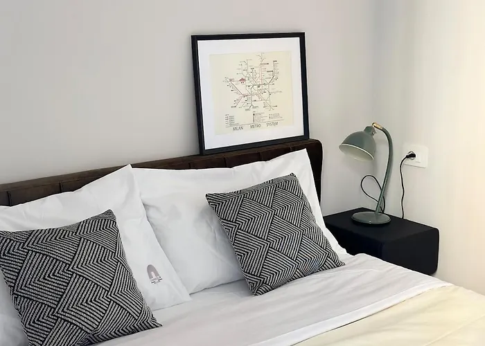 Designer Apartment, Entire Home, 2 Bathrooms, For Families, Groups *