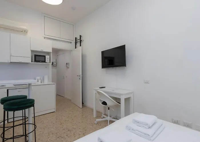 Navigli,m2 A Stone's Throw From The Subway Apartment *