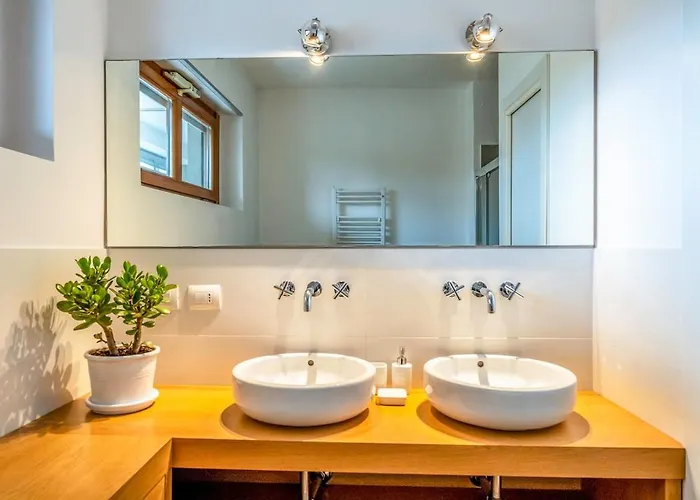 Luminoso E Ristrutturato Con Doppio Balcone E Wifi * Milano