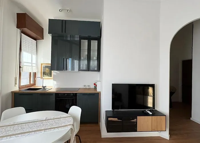 Modern And Bright Two-room Above The M3 Metro アパート