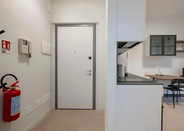 Daire I-host - Modern 1br With Balcony Near Sempione *