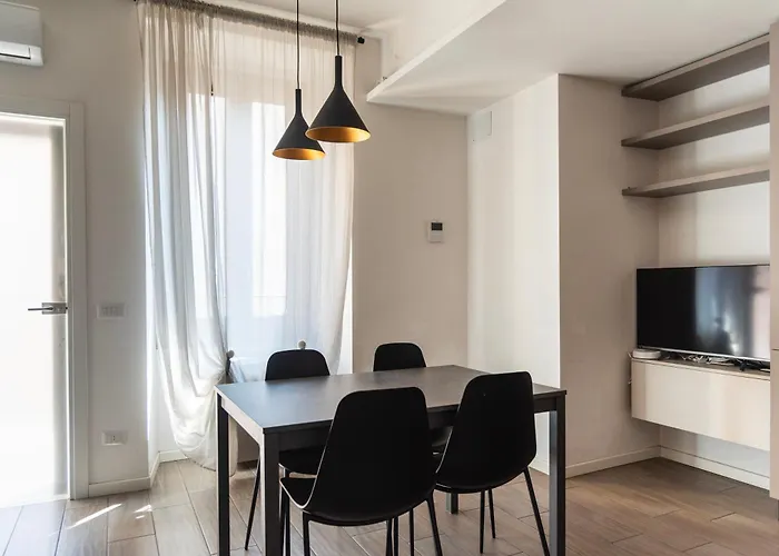 Youhosty - With Ac, Metro Stop 밀라노