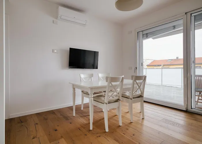 Just Urban - Bright 2br With Terrace 10 Min M4 To Duomo Apartment Mailand