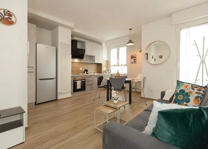 Art - Bocconi Near Train Station, Navigli Milão