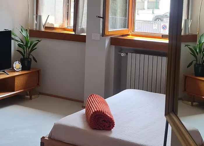 Modern Loft A Few Stops From The Center