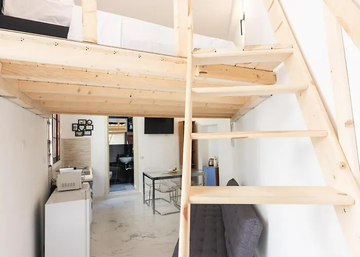 Easy Loft Next To Loreto Metro Stop דירה