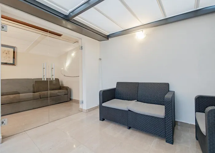 Bnbest Tricolore 6 Pax Apartment