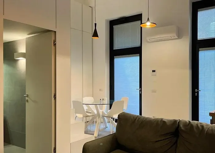 District Loft Apartment *