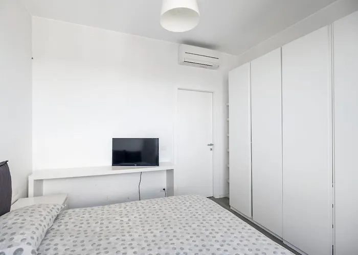 Lovely Very Near Zara Metro Station M3m5