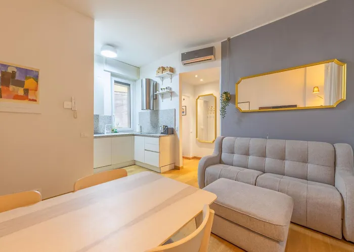 Apartment Cenacolo, Corso Magenta, Milan's Historic Center *