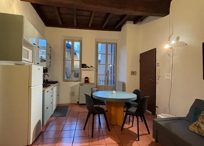 Milan's Secret Courtyard - Historic Center Apartment