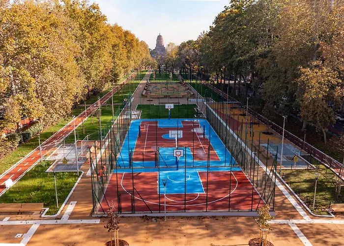 The Pinball House Only 5 Min From Downtown アパート