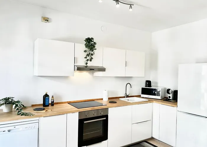 Peaceful Oasis With Balcony And Parking, Appartamento *