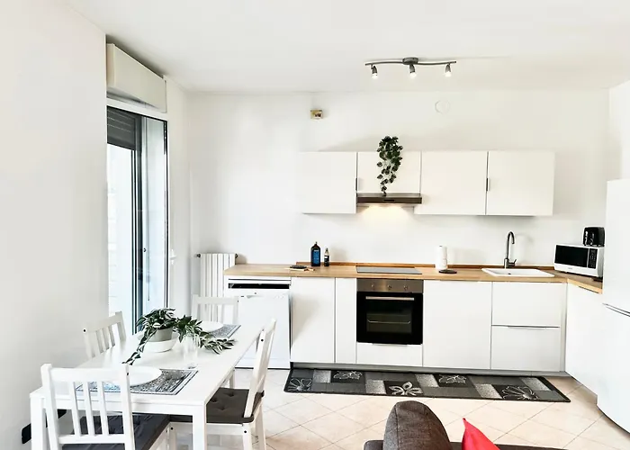 Peaceful Oasis With Balcony And Parking, Apartmán Milán