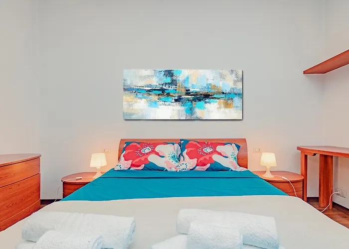 Stylish Near Duomo, Near Metro, Balcony * Milan