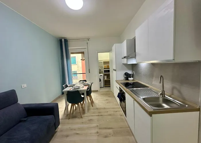 Lucania Azzurra Apartment, Elegante E Confortevole, Con Metro M3 Sotto Casa, Collegamento Diretto A Duomo Di E Stazione דירה