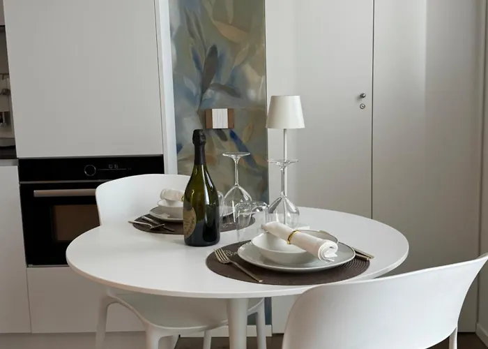 Luxury - Metropolitana M4- San Babila -stadio San Siro - Duomo - Aeroporto Linate - Castello Sforzesco *