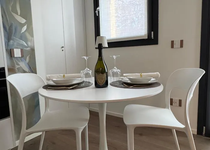 Luxury - Metropolitana M4- San Babila -stadio San Siro - Duomo - Aeroporto Linate - Castello Sforzesco Milán