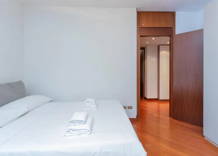 Metro 4 Spacious And Bright Three-room *