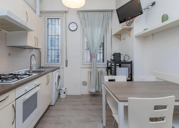 Comfortable Two-room Porta Romana M3 Mailand