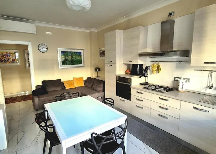 Arrivasti Stays, Spacious In Centre Милан