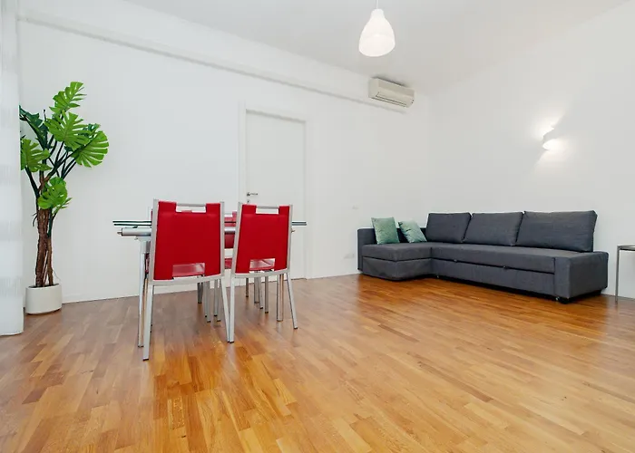 Isola - 2 Bedrooms - Free Parking דירה