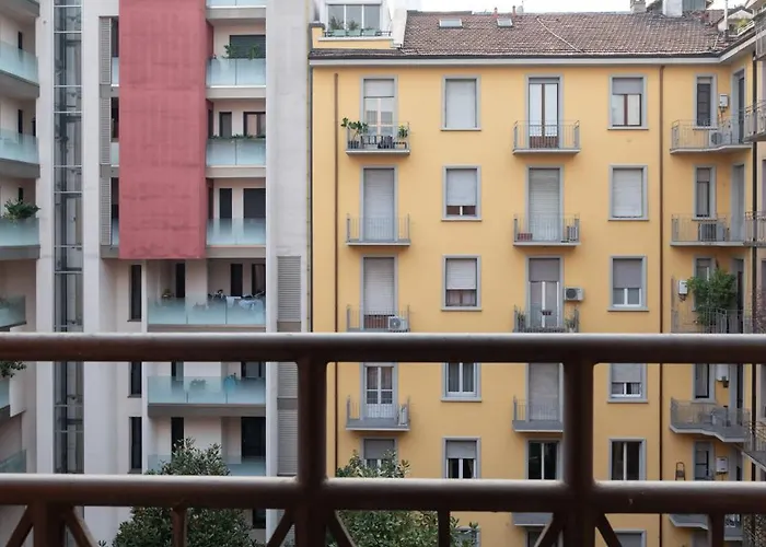 Lägenhet Luminoso Trilocale Piano Alto Vicino All' Arco Della Pace *