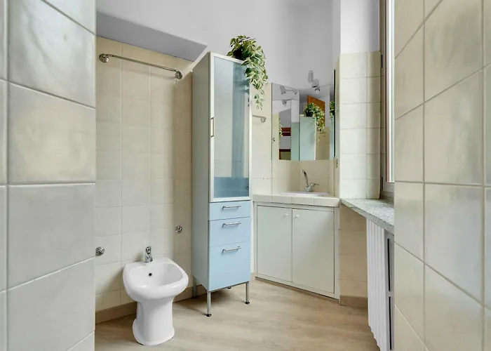 Lejlighed New! Stylish 3-person Flat By Metro M3 & Sunny Balcony Milano
