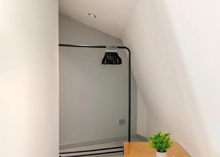 Luxury Elegant Penthouse 2 Bedrooms, 2 Bathrooms *