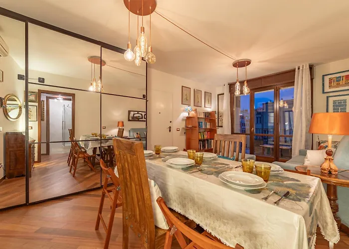 5' From Bocconi With 2 Bedr And 2 Bathr