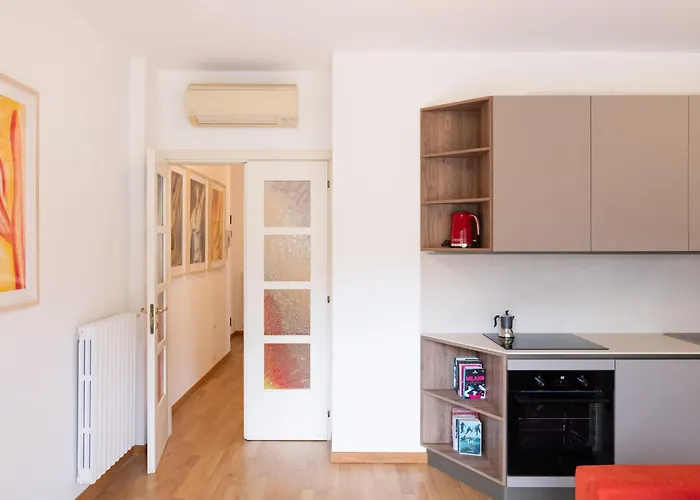 Elegant One Bedroom Bocconi Daire