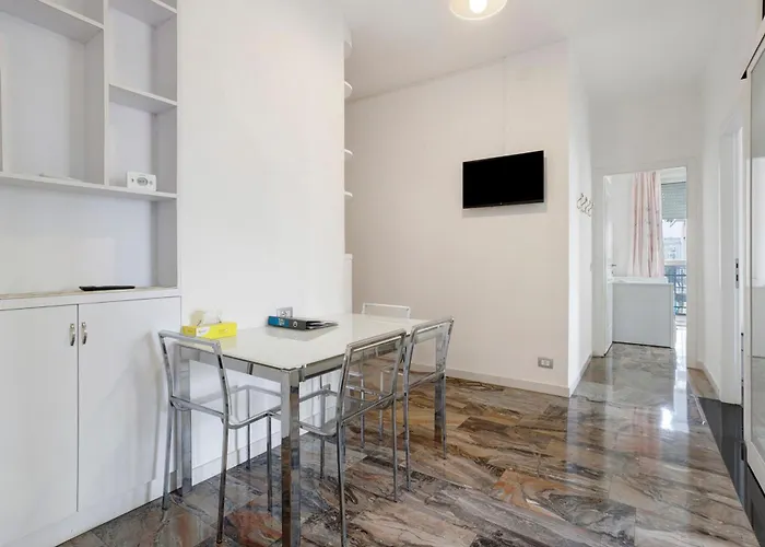 Apartment Quadrilocale Luminoso Con Balcone Milan