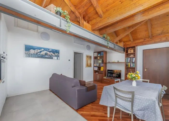 Homey Grandeur - Spacious With Terrace & Wi-fi Apartment