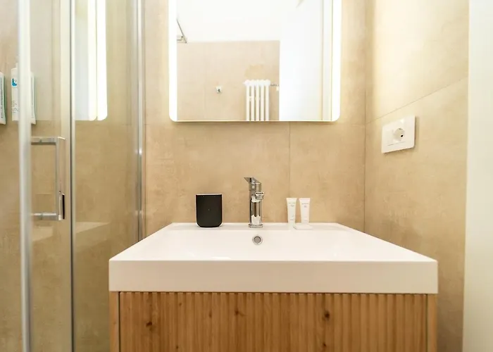 Elegant In The Center With Smarttv Wifi