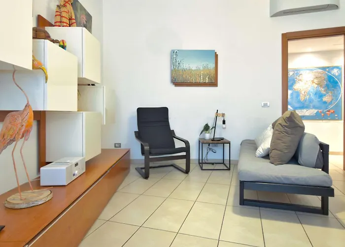 Homeby, Casa Elena * Milán