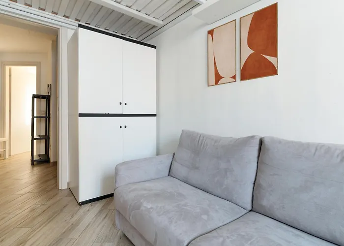 Youth Bovisa Politecnico - Tram 2 To Areas *