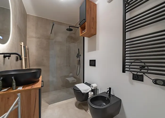 Apartment 9 Min Walk From Porta Nuova, Design And Elegance *