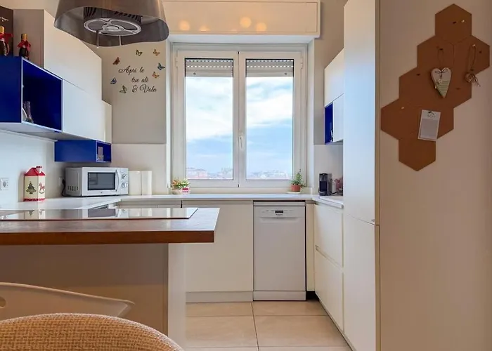 Metro 8 Min Cozy With Balcony *