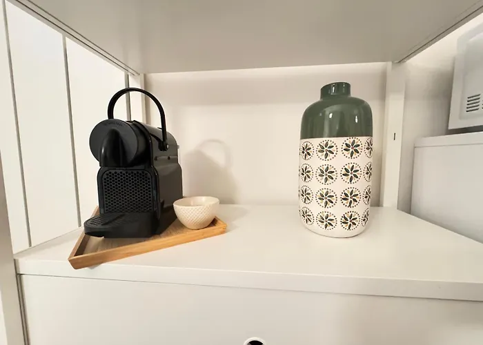 Romantic Nest - Authentic - Watt Road