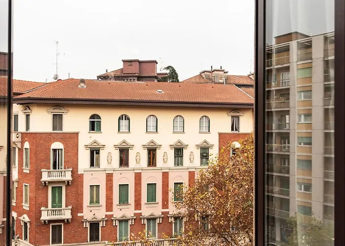 Youhosty - Lodi Rosso 121 ميلان