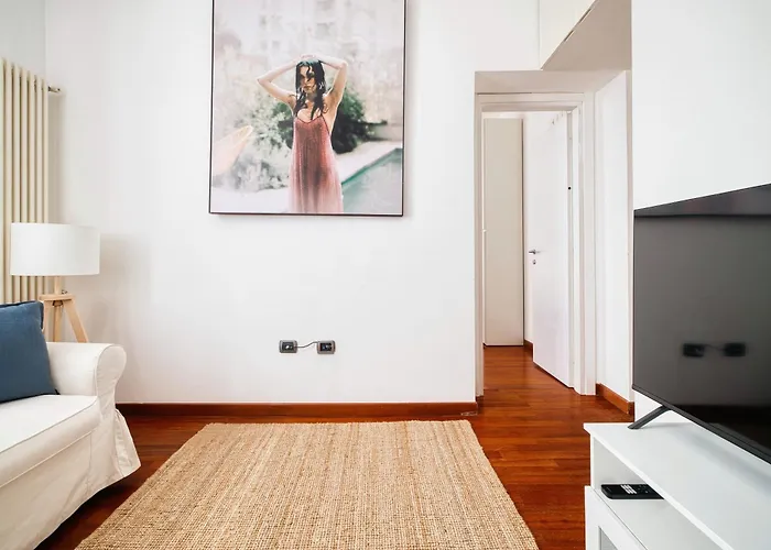 Elegant - Lorenteggio Apartment *