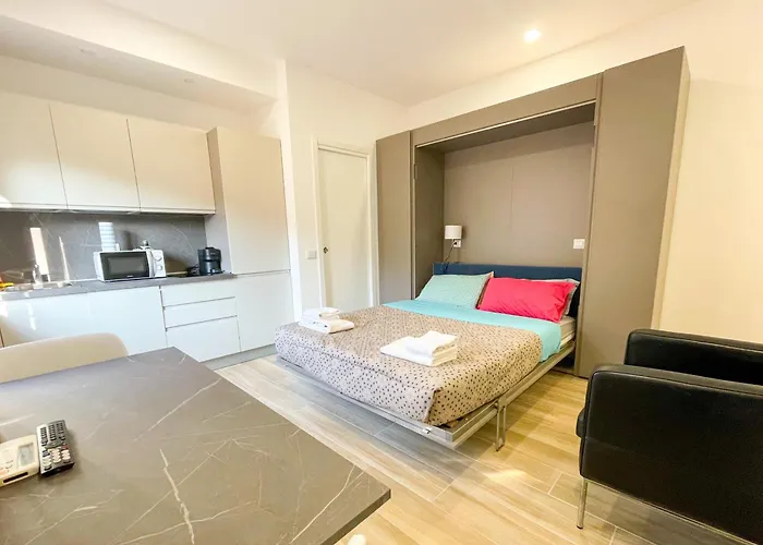 Olimpic Village Club 6 Milánó