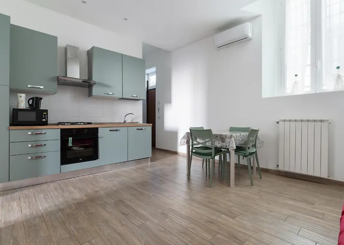 Guesthost - Grey & Flat Milano