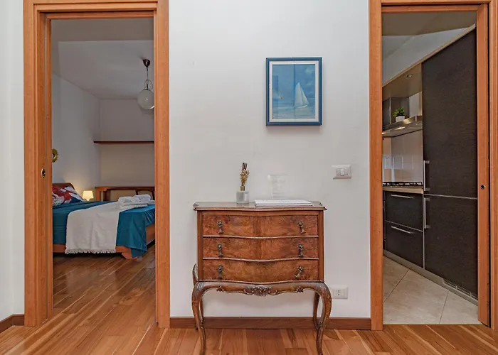 Stylish Near Duomo, Near Metro, Balcony *