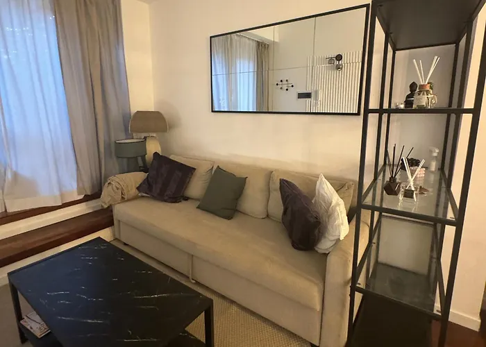 Elegant With Terrace Apartment