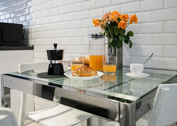 Italianway - Leoncavallo 45 * Milánó