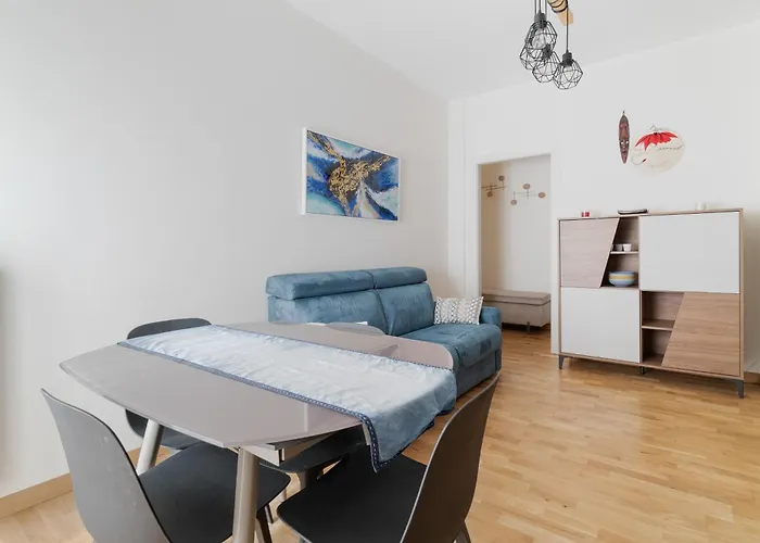 Guesthost - Stylish Flat In Navigli District *
